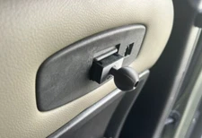 Click & Go 17mm and 1" Ball head seat adapter for Land Rover Defender L663