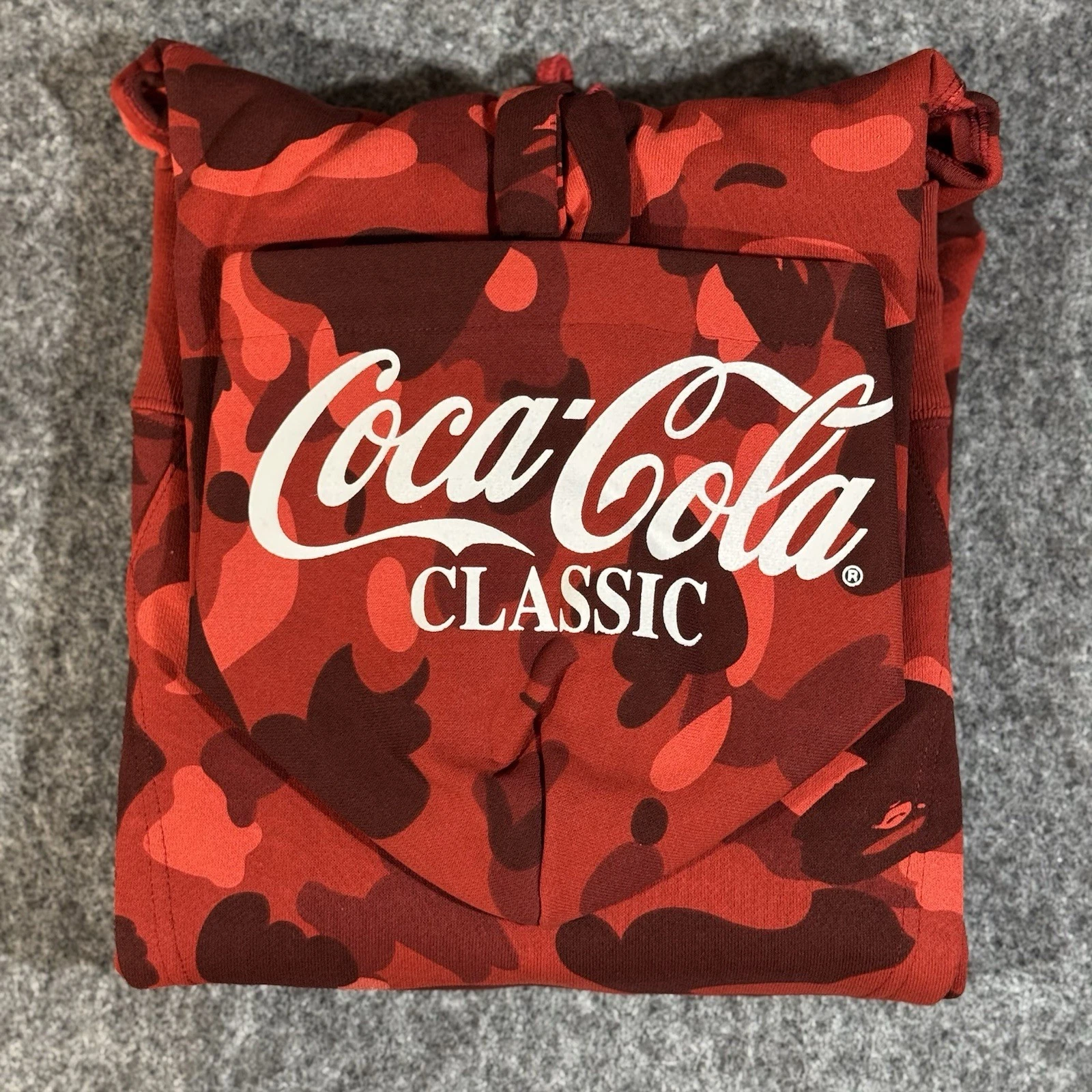 A BATHING APE (BAPE) Felpa con cappuccio BAPE x Coca Cola colore mimetico testa di scimmia pullover rosso RARA taglia:piccola