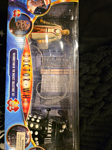 Doctor Who Resurrection of the Daleks Collector Set 5th Doctor & Dalek READ