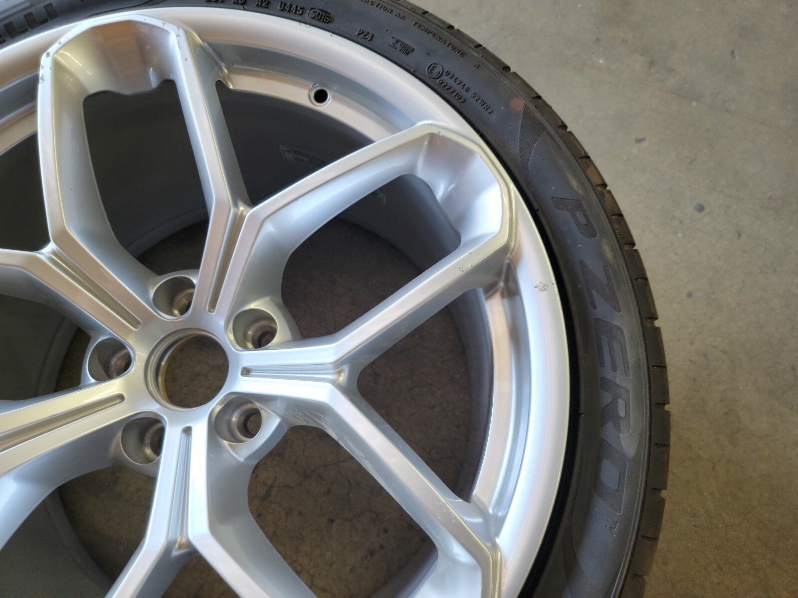 LAMBORGHINI HURACAN LP580 KARI REAR WHEEL RIM WITH TIRE OEM 4T0601017K