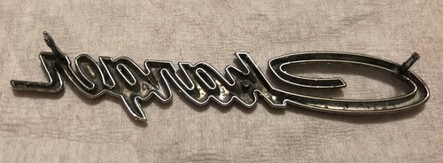 1968 cargador de fabricante de equipos originales emblema de rejilla - Imagen 5 de 5