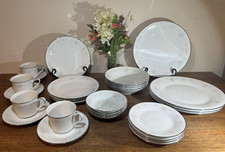 Noritake Casablanca 6842 Complete Service Set for 4, 28 pcs Excellent Condition