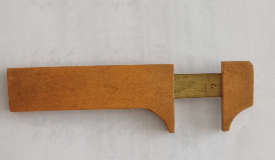 ANCIEN PETIT PIED A COULISSE POUR LA MESURE DES BOUTONS - Photo 3/3