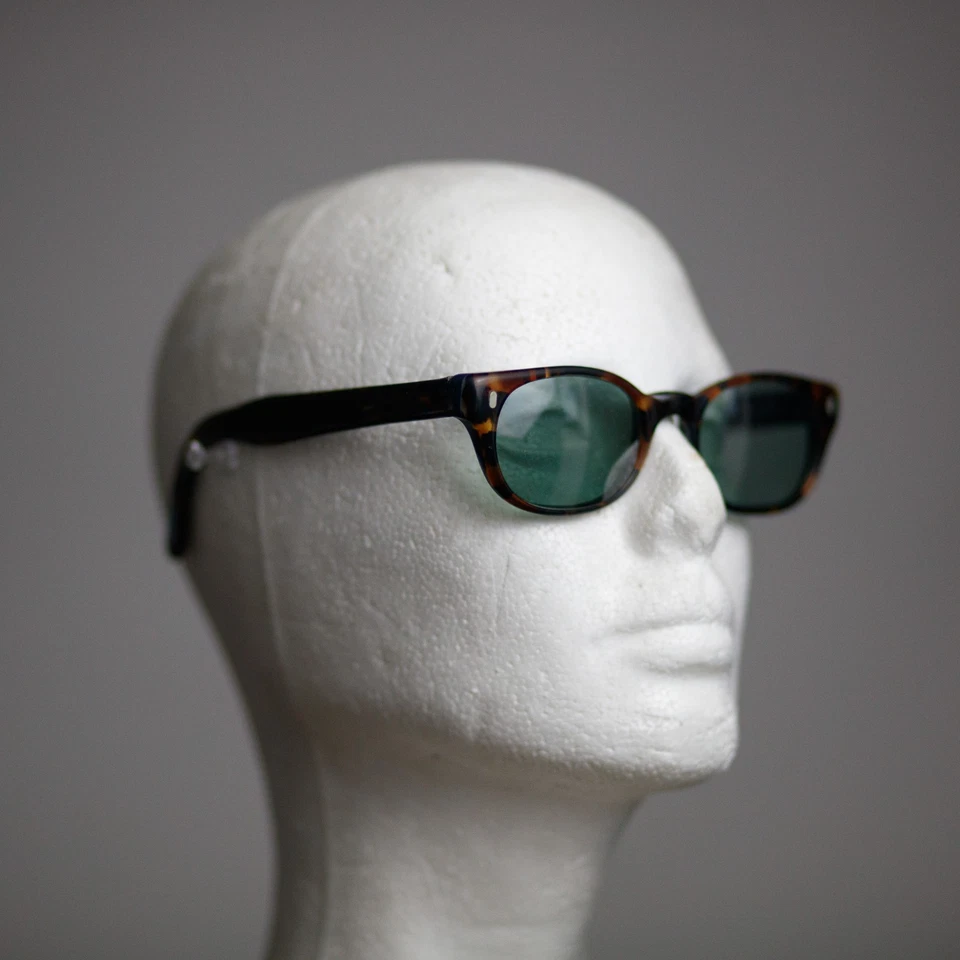 Gafas de sol vintage Tommy Hilfiger años 90 monturas tortuga Foto 2 de 4