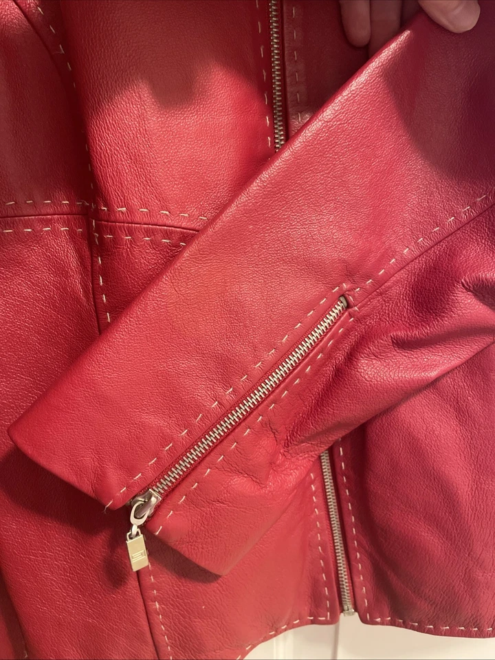 Chaqueta de cuero roja forrada PAMELA MCCOY para mujer Ver medidas Foto 3 de 4