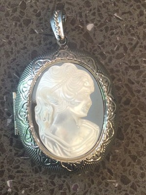 Anhänger Medallion Perlmutt Kamee 12,5 x 4 cm