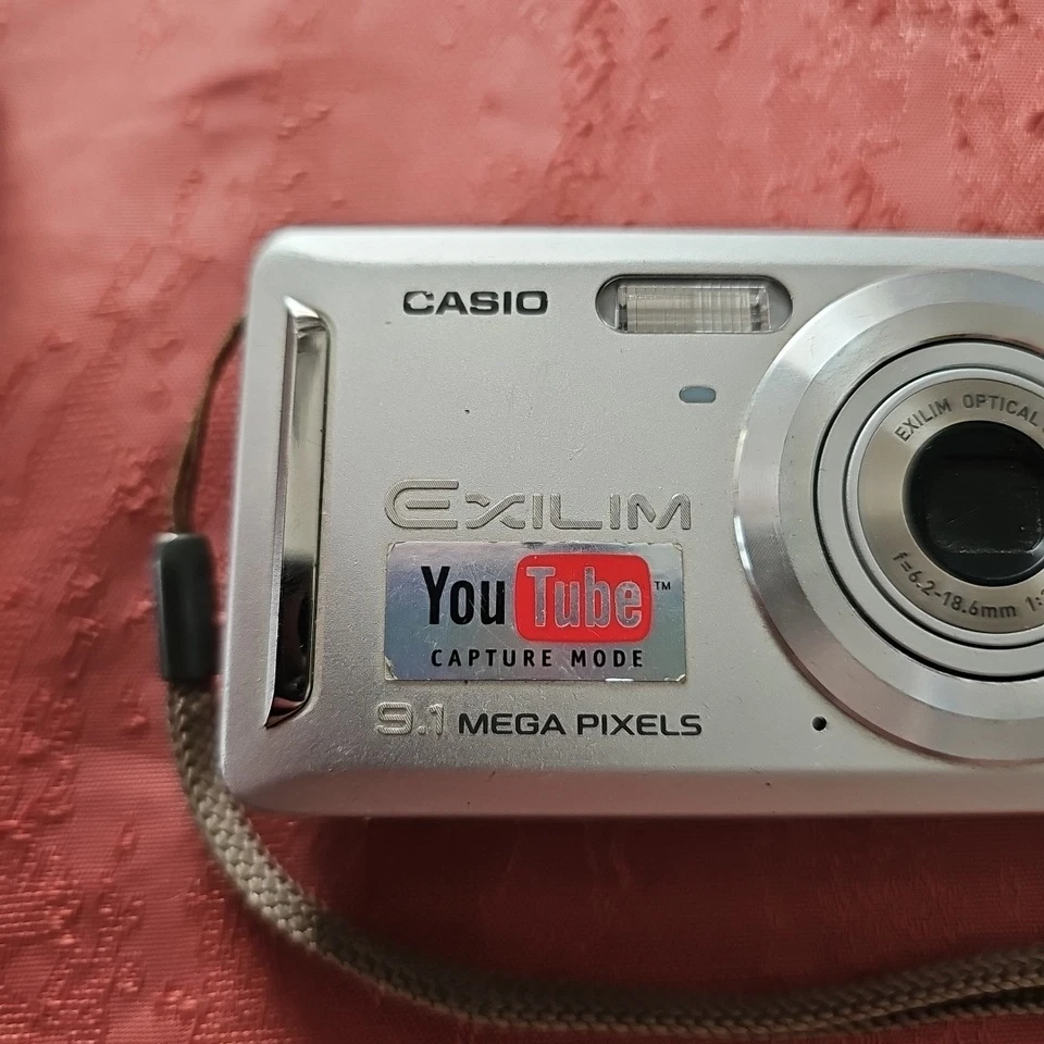 Digitalkamera Casio Exilim EX-Z19 Pink Zustand Sehr Gut Leichte Kratzer Getestet - Bild 2 von 4