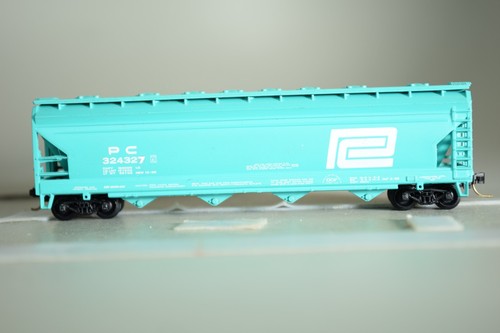 48070 Escala N BACHMANN TOLVA CUBIERTA PC PENN CENTRAL CON MICRO TRENES | Zustand: Used
