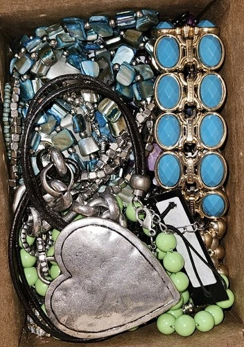 Costume Jewelry BLING & STATEMENT Lot ALL WEARABLE 2+lbs. Vintage-Mod #104