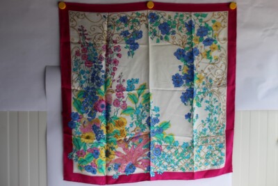Christian DIOR Foulard en soie boutiques (39604)