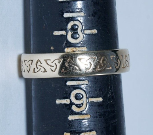 14K Yellow Gold Trinity Knot Wedding Band, Irish Assay Hallmark, 7.5 g, Sz 8.5 - Picture 10 of 11