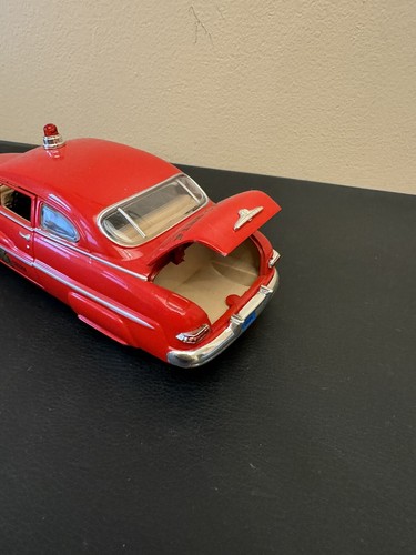 1949 Red Mercury Fire Chief Diecast Metal Car 1:24 Scale Doors Hood Trunk Open - Picture 5 of 6