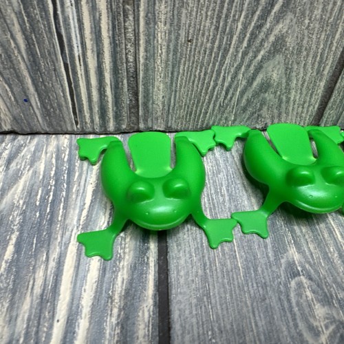 Balloon Lagoon Green Plastic Jumping Frogs 2004 Replacement Pieces Parts - 第 2/3 張圖片
