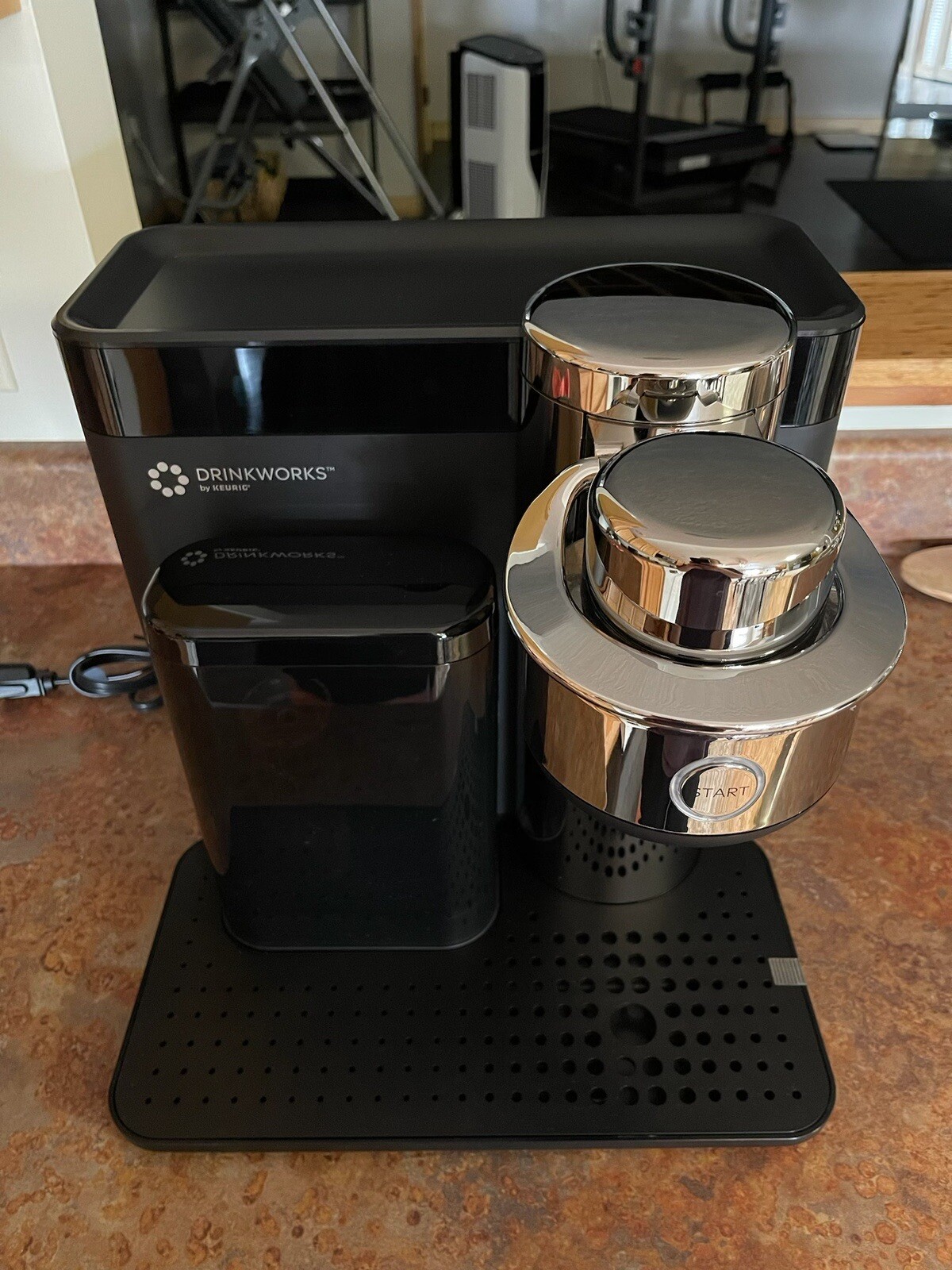 Keurig Drinkworks Home Bar Pro Drinkmaker & Cocktail Black NEW