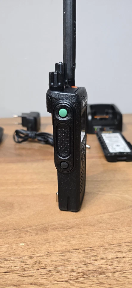 Motorola MTP3500  TETRA radio  350-470 MHZ  mit Handmikrofon bluetooth - Bild 3 von 4
