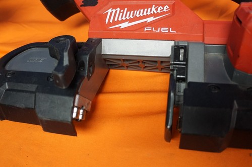 Milwaukee 2829-20 M18 Fuel Compact Cordless Band Saw & XC5.0AH Battery Pack - Picture 3 of 8
