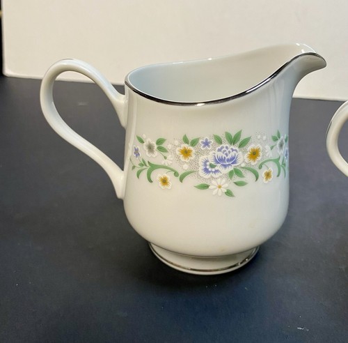 Lonna Jean Ekco International Creamer & Sugar Bowl With Lid White, Blue & Yellow - Picture 3 of 13