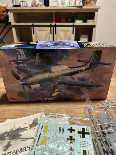 Hasegawa WWII Aircraft 1/48 Junkers Ju87B-2 Stuka SW 09197 - Picture 2 of 5