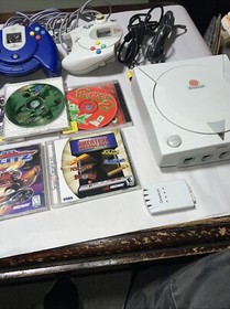 Sega Dreamcast Bundle - 5 Games , Memory Card, 2 Controllers All Working