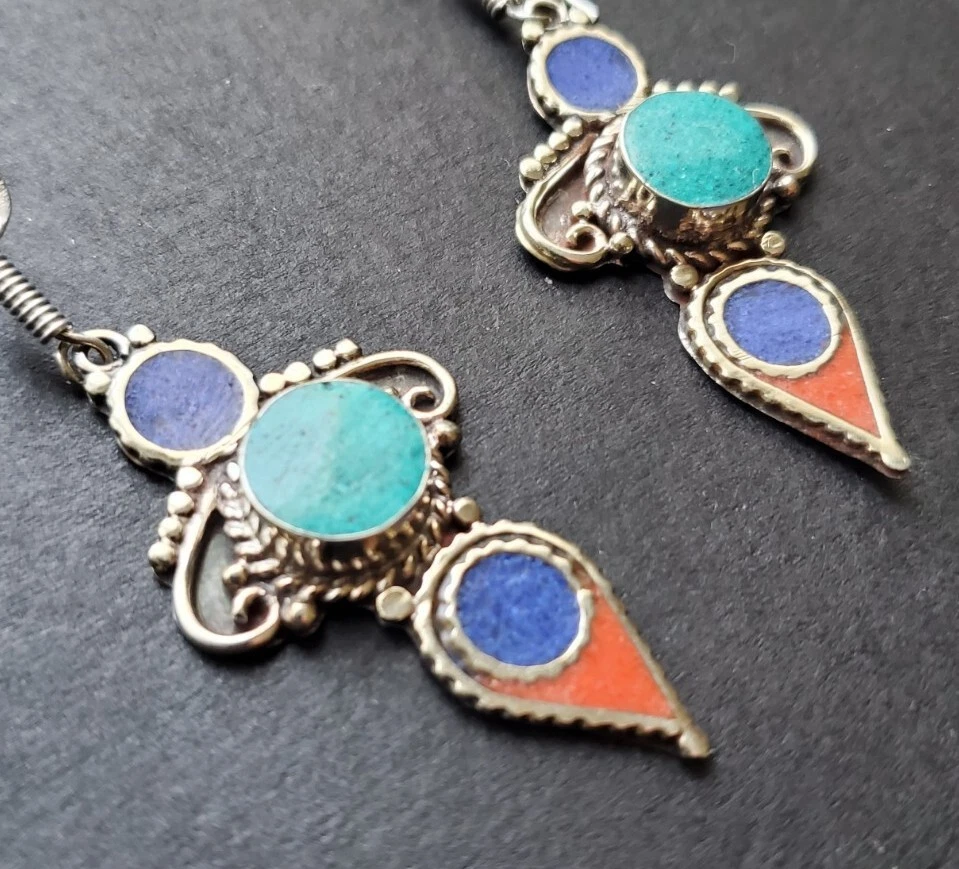 Pendientes de plata 925 enganchada de plata tibetana turquesa, coral y piedra lapislázuli. Foto 4 de 4