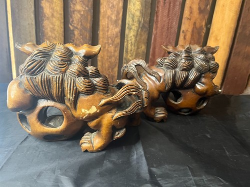 Hand-Carved Mahogany Foo Dogs – Vintage Okinawan Pair with Floating Balls - Picture 8 of 9