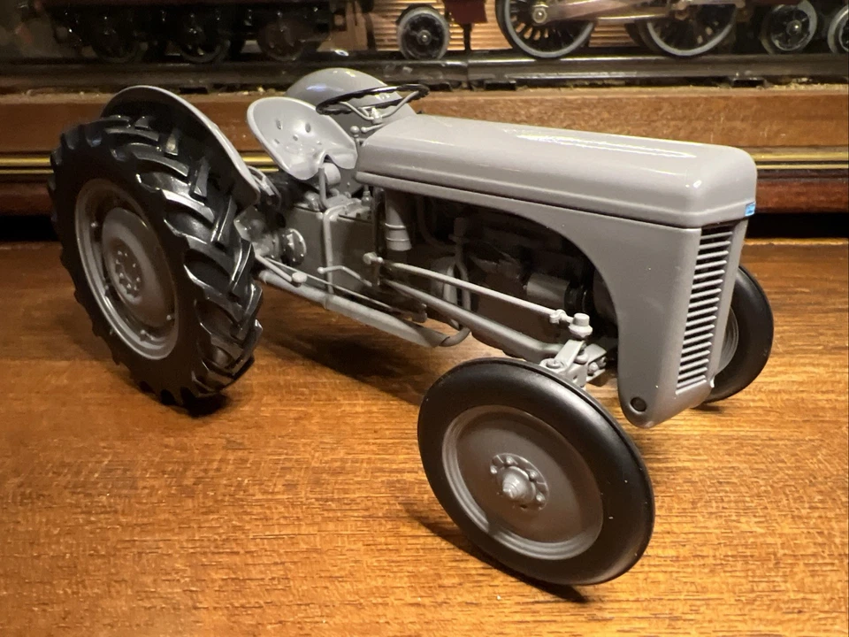 UNIVERSAL HOBBIES MUH 2591 1:16 SCALE FERGUSON TEA 20  - Mint In Box - Image 4 of 4