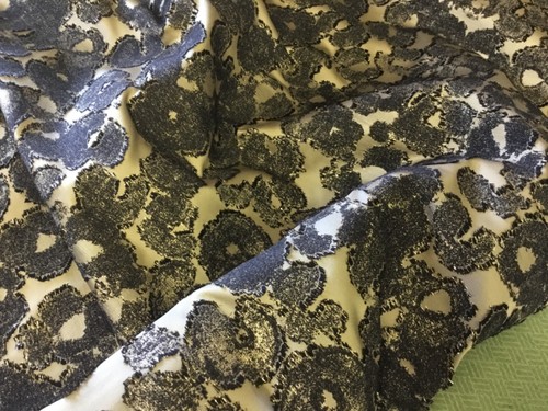 160 cm  x 148 cm fabric remnant in  charcoal and silver upholstery - Picture 1 of 4