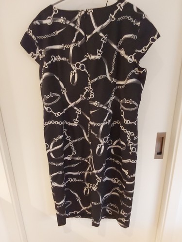 Madeleine Kleid schwarz mit Ketten/Gürtelprint 42,44, neu - Bild 2 von 7