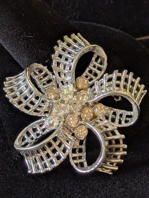 Vintage Silver Tone Mesh Brooch Pin Triple Open Loop Abstract Modernist A59