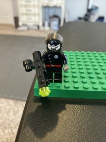 LEGO Space Skull Minion minifigure Space Skulls 10192 sp085sb Gun RARE