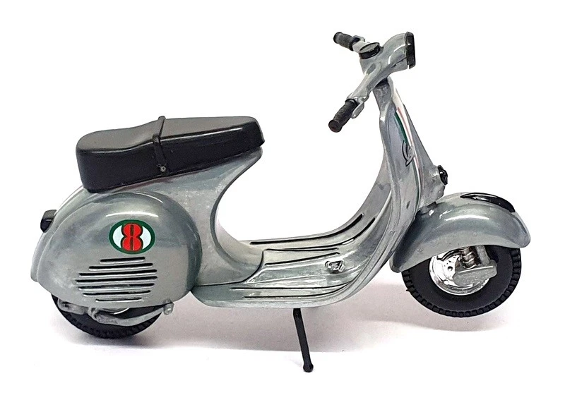 Xonex 1/12 Scale Diecast 13635 - Rally Vespa Scooter Motorbike - Silver - Image 3 of 4