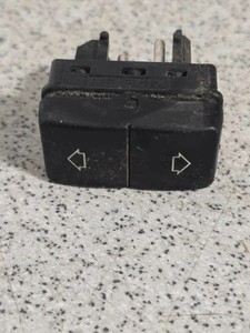 BMW 5 E34 Schalter für Fensterheber hinten links 8366506 2.50 Petrol 33759480