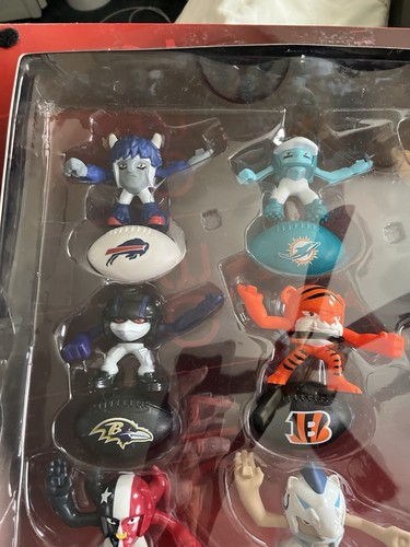 NFL Rush Zone McDonald’s Display Komplettsatz 32 Teams mit Bällen Neu Selten - Bild 6 von 15