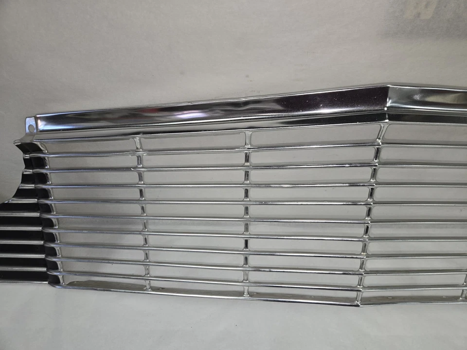 Chevy Impala Bel Air 1965 biscane panel de parrilla frontal OEM GM Foto 4 de 4