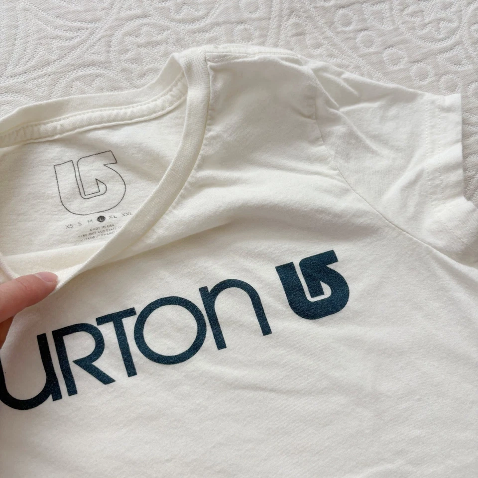 Camiseta de manga corta con logotipo de Burton para niñas Foto 2 de 3