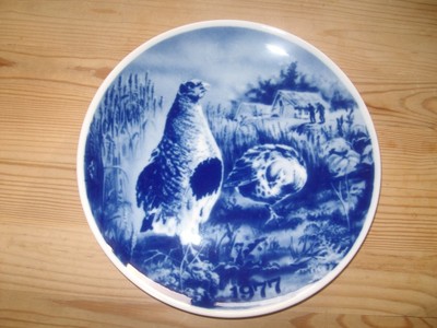 Toll gestalteter Sammelteller Jagdteller Vögel 1977 Rebhuhn von Tove Svendsen