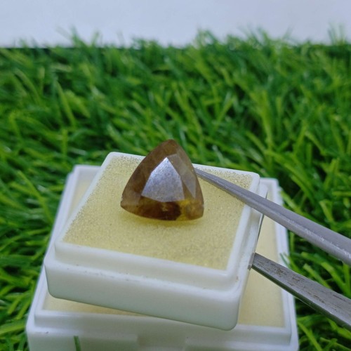 9 Carats Trillion Shape Brilliant cut Yellow Color Natural Sphene Gemstone - Picture 3 of 4