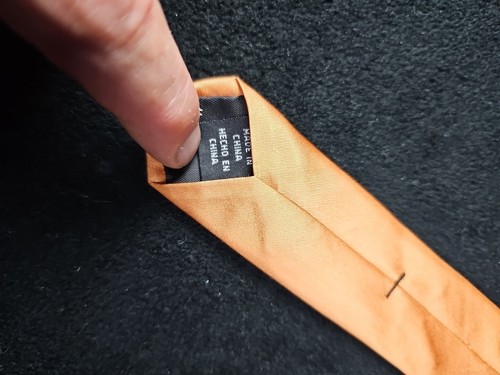 Croft & Barrow - Men's Black & Gold Paisley 100% Silk Tie 3.4"W x 58"L - Picture 7 of 9