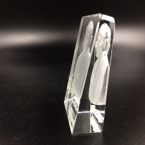 Glass paperweight Pope John Paul II carved frosted etched - Picture 2 of 7