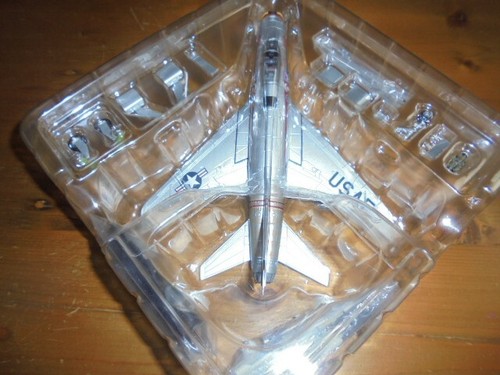 HOBBY MASTER HA2103 1/72 F-100D SUPER SABRE USAFE "TRIPLE ZILCH" TOLIVER UK 57 - Foto 6 di 9