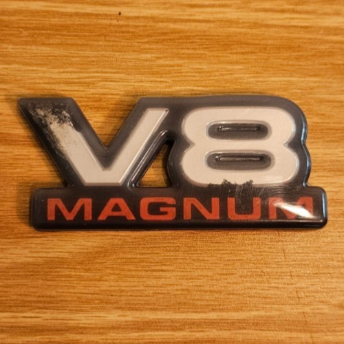 1997-2000 Dodge Dakota/Durango "V8 Magnum" Plastic Fender Emblem - P/N 55076570 - Picture 1 of 7