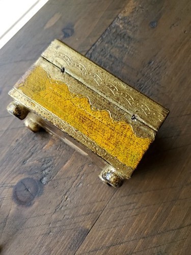 Vintage Italian Gold Gilt Hinged Box With Bun Feet Marked CE Made In Italy - Picture 4 of 11