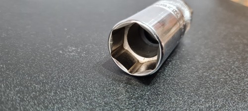Snap On S9704KA 3/8" drive 13/16" spark plug socket - excellent condition - Picture 5 of 5