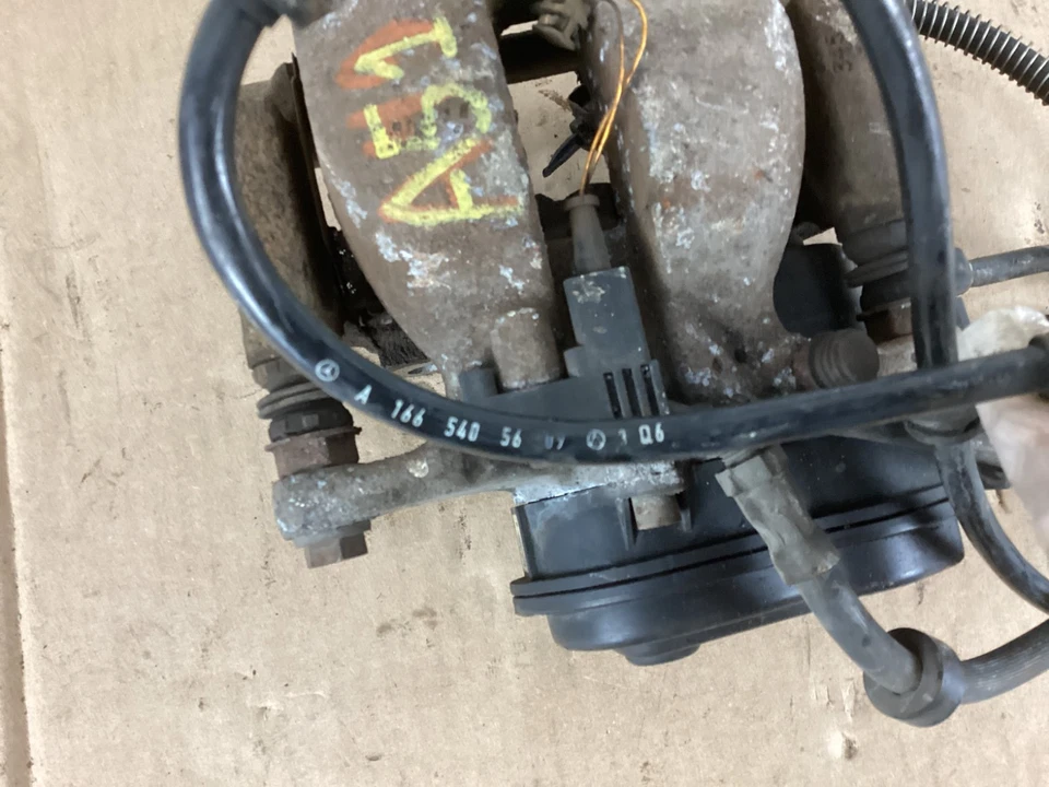 2013-2016 Mercedes Benz GL450 Disc Brake Caliper Holder OEM - Image 4 of 4