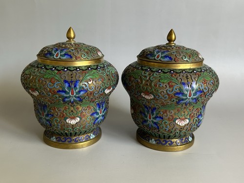 Pair Of Mid-20th Century Chinese Cloisonne Enamel Open Work Lidded Jars - Picture 3 of 8