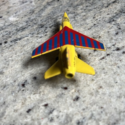 Vintage Matchbox Sky Buster SB4 Mirage F1 VAQ-132 Yellow Jet Fighter Diecast - Picture 3 of 9