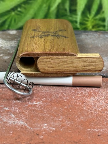 Skull & Bone Canary Wood Slide Top Dugout With One Hitter, Poker & Extra Spring - Picture 6 of 8