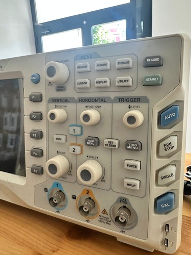Oscilloscopio Digitale UNI-T UTD2102CEX-II 100MHz - NUOVO Mai Usato - Foto 4 di 6