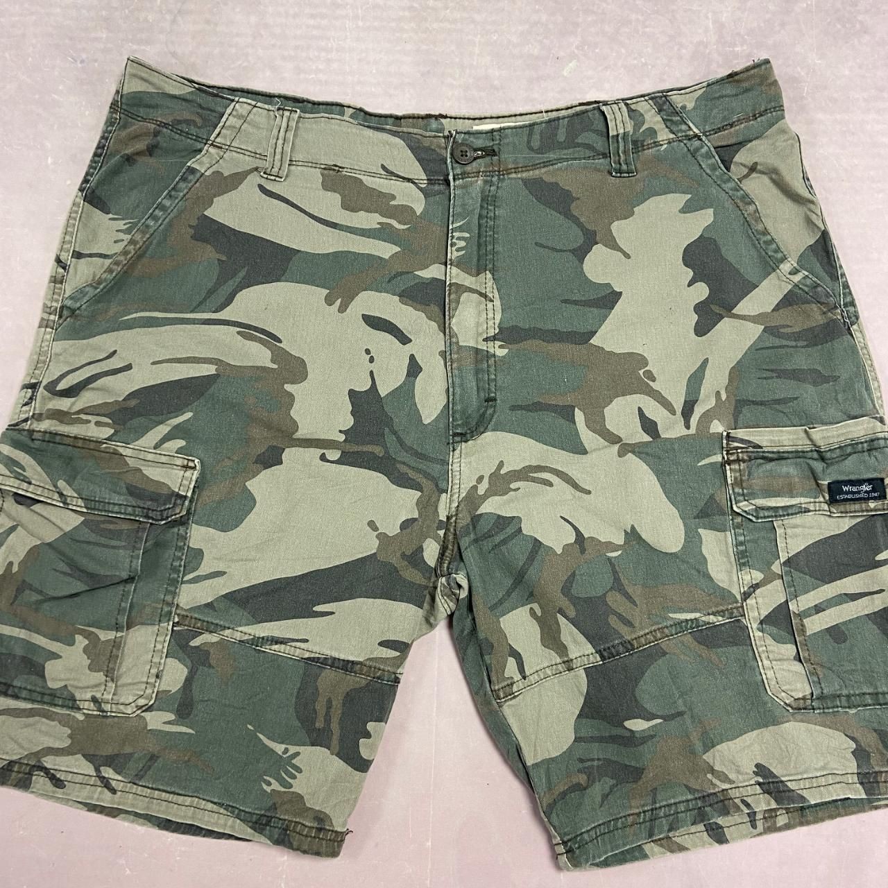 Wrangler Shorts Camo Patterned Cargo Shorts Men's 42 thumbnail 2
