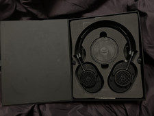 Master & Dynamic MH40 Over-Ear Headphones - New in box - Black